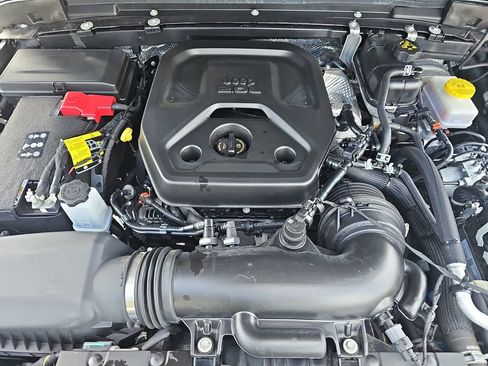 Used 2025 Jeep Wrangler Unlimited Rubicon AWD/4WD image 35