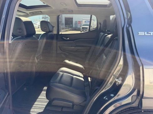 Used 2019 GMC Acadia SLT w/ LPO, Floor Liner Package FWD image 9