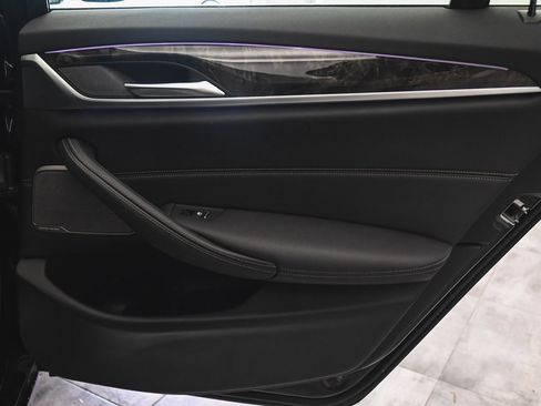 Used 2023 BMW 530e xDrive w/ Premium Package image 13