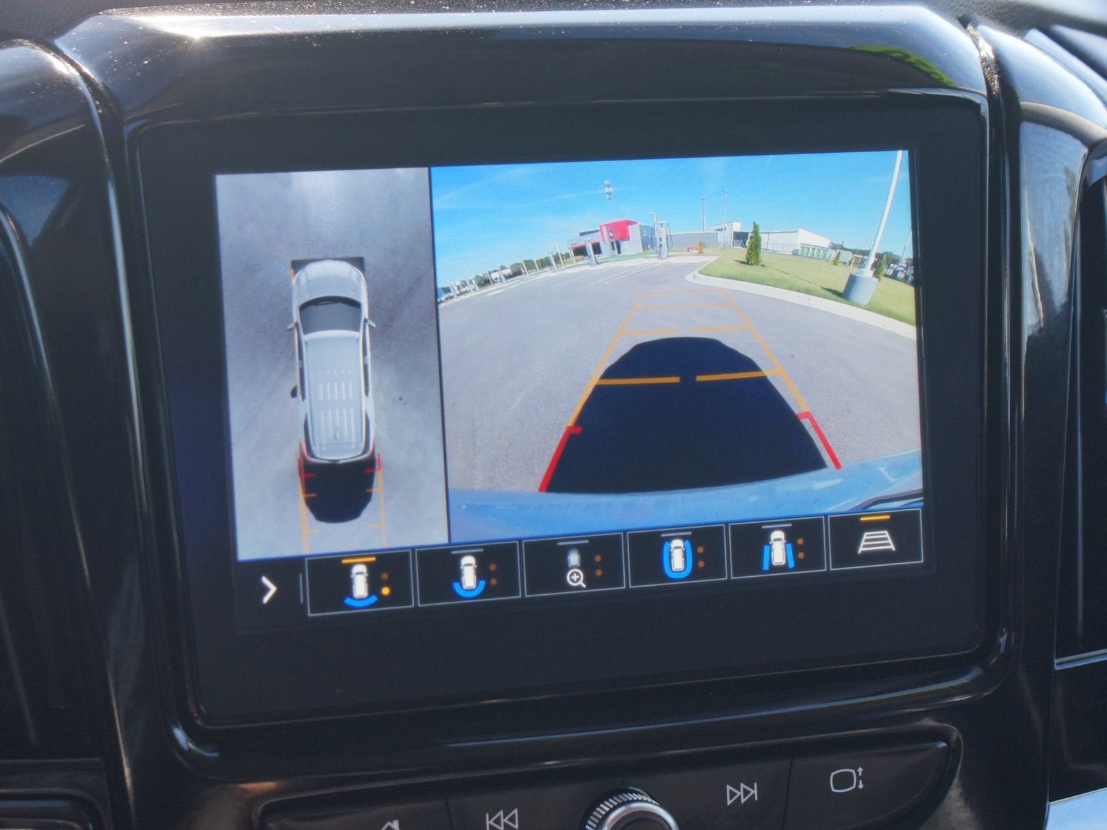 Used 2020 Chevrolet Traverse Premier FWD image 8