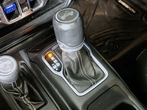 Used 2021 Jeep Wrangler Unlimited Sahara image 30