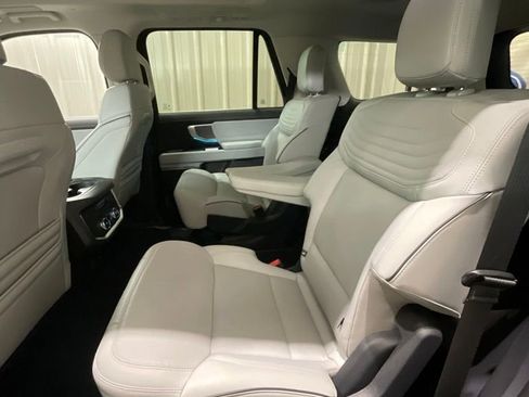 Used 2025 Ford Expedition Platinum w/ Platinum Ultimate Package AWD/4WD image 11