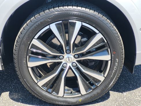 Certified 2023 Volvo XC60 B5 Ultimate w/ Climate Package AWD/4WD image 8
