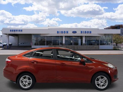 Used 2018 Ford Fiesta SE FWD image 2