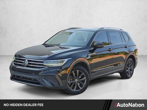 Used 2022 Volkswagen Tiguan SE w/ Panoramic Sunroof Package FWD image 1