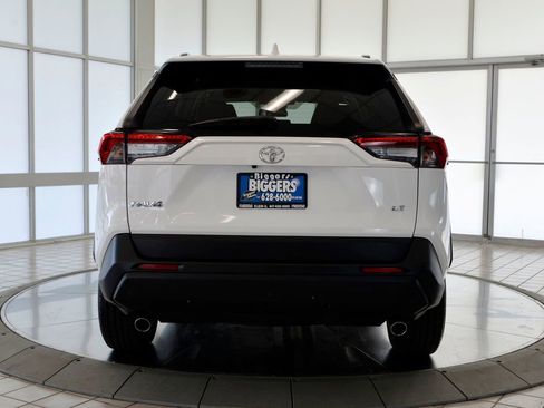 Used 2019 Toyota RAV4 LE FWD image 7