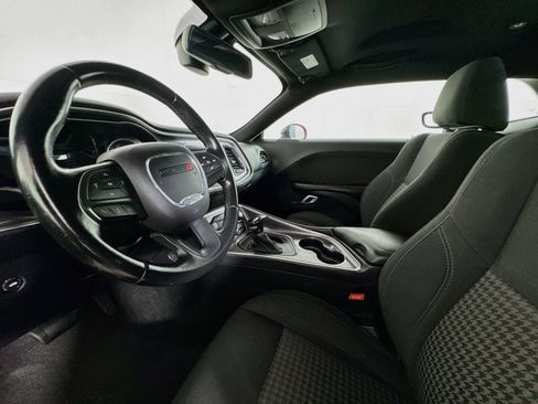 Used 2016 Dodge Challenger SXT RWD image 19
