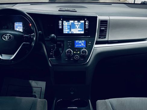 Used 2017 Toyota Sienna LE FWD image 20
