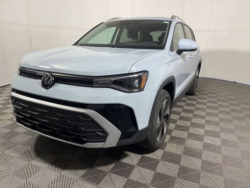 New 2026 Volkswagen Taos SE image 4