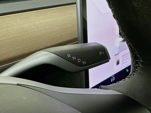 Used 2023 Tesla Model 3 Standard Range image 23