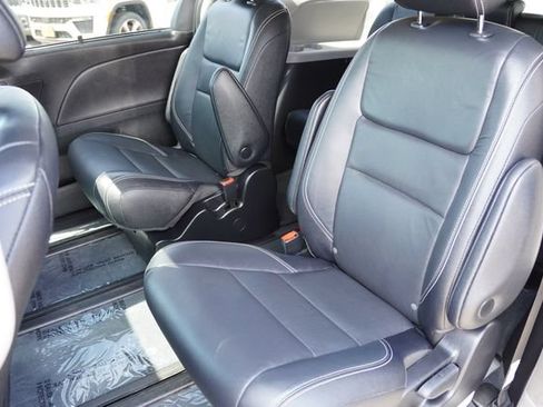 Used 2019 Toyota Sienna SE Premium w/ Carpet Mat Package AWD/4WD image 18