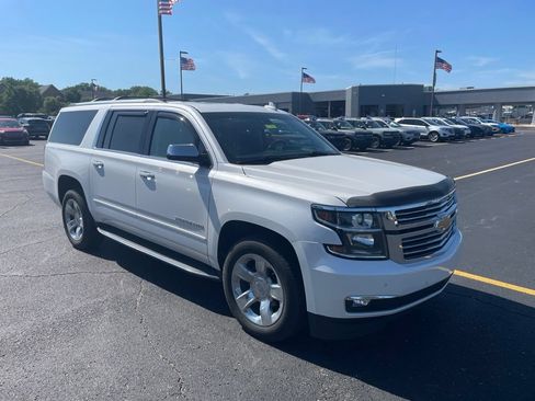 Used 2018 Chevrolet Suburban Premier AWD/4WD image 3