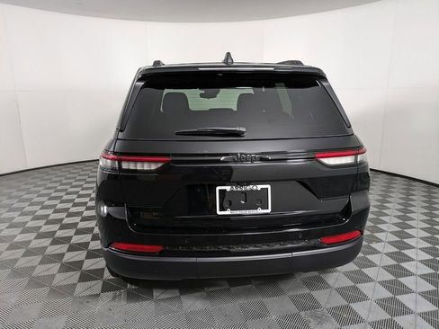 New 2025 Jeep Grand Cherokee Altitude image 4