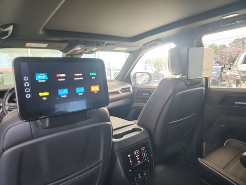 Certified 2025 GMC Yukon Denali Ultimate AWD/4WD image 36