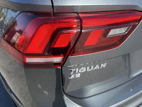 Used 2021 Volkswagen Tiguan SE R-Line image 10