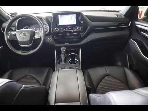 Used 2023 Toyota Highlander XSE FWD image 15