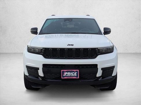 Used 2023 Jeep Grand Cherokee L Altitude image 2