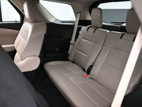 Used 2020 Ford Explorer XLT w/ Equipment Group 202A RWD image 27
