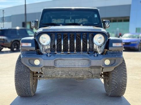 Used 2022 Jeep Gladiator Sport image 3