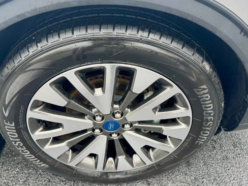 Certified 2020 Ford Escape Titanium w/ Titanium Premium Package 2.0 image 4