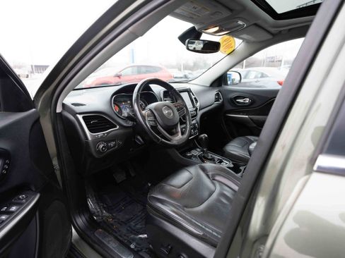 Used 2019 Jeep Cherokee Limited image 8