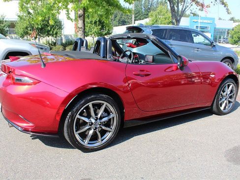 Used 2022 MAZDA MX-5 Miata Grand Touring RWD image 9