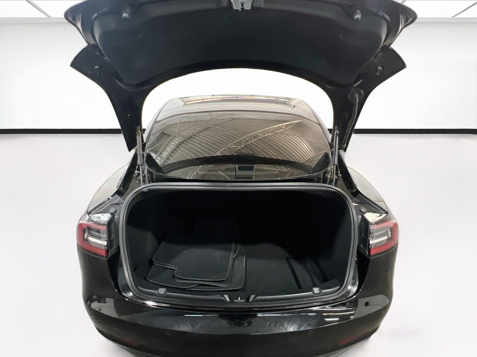 Used 2018 Tesla Model 3 RWD image 19