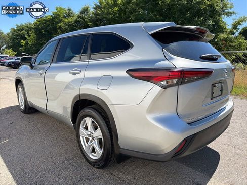 Used 2024 Toyota Highlander LE AWD/4WD image 4