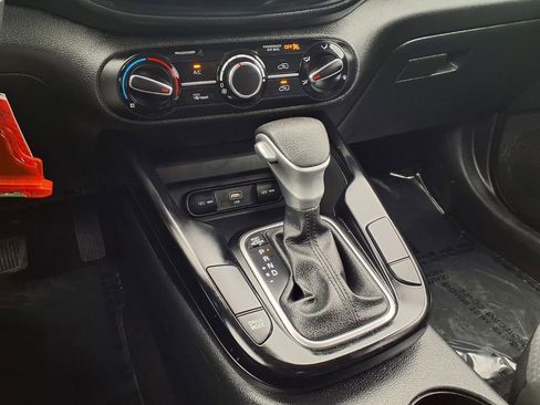 Used 2025 Kia Soul LX w/ LX Technology Package image 8