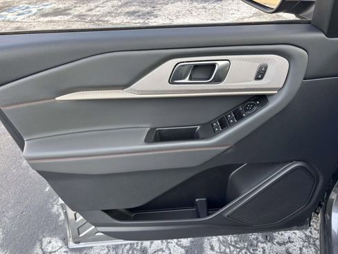 Used 2025 Ford Explorer Active image 13