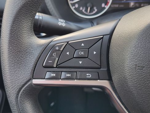 Used 2025 Nissan Sentra SV FWD image 28