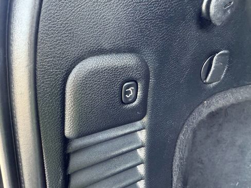 Used 2017 Jeep Grand Cherokee Overland w/ Jeep Active Safety Group image 19