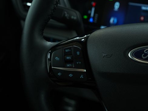 Used 2023 Ford Escape SE w/ Class II Trailer Tow Package image 24