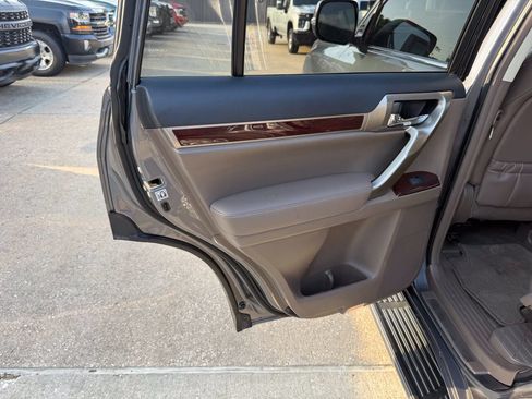 Used 2017 Lexus GX 460 Premium AWD/4WD image 16