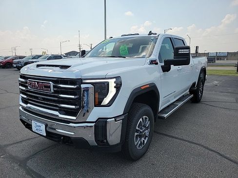 Used 2025 GMC Sierra 2500 SLE w/ SLE Value Package; AWD/4WD image 1