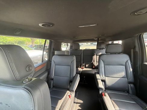 Used 2025 GMC Yukon XL Denali AWD/4WD image 13