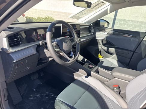 New 2026 Volkswagen Tiguan SE image 11