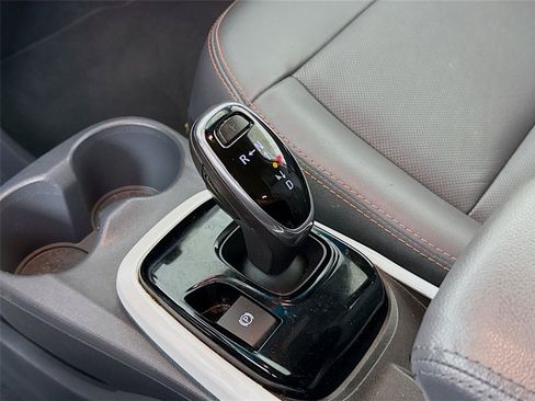 Used 2019 Chevrolet Bolt Premier w/ Infotainment Package FWD image 17