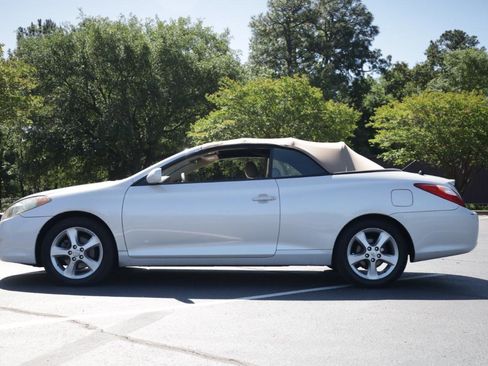 Used 2006 Toyota Solara SE FWD image 2