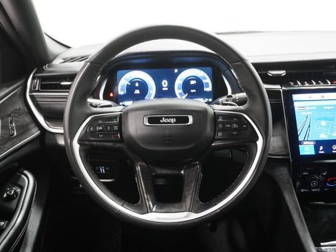 Certified 2024 Jeep Grand Cherokee L Limited w/ Luxury Tech Group II image 17