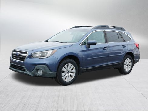 Used 2018 Subaru Outback 2.5i Premium image 3