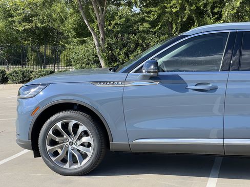 New 2025 Lincoln Aviator Reserve w/ Luxury Package image 5