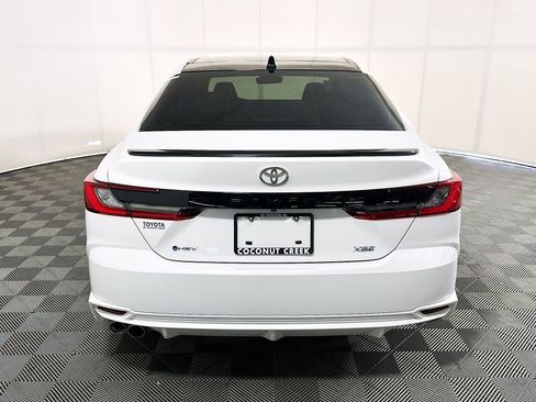 Used 2025 Toyota Camry XSE FWD image 4