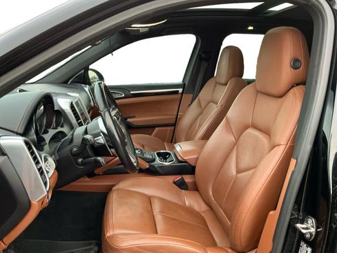 Used 2017 Porsche Cayenne S image 9