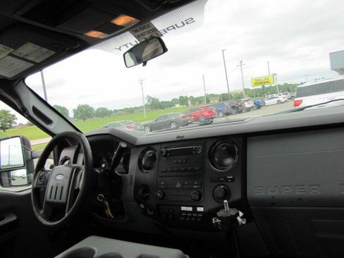 Used 2013 Ford F550 4x4 SuperCab Super Duty w/ Payload Upgrade Pkg image 8