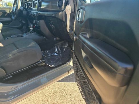 Used 2022 Jeep Wrangler Unlimited Sport image 10