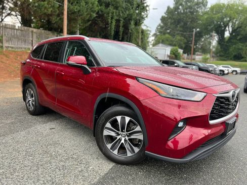 Used 2023 Toyota Highlander XLE AWD/4WD image 23