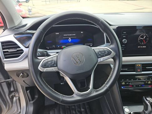 Used 2025 Volkswagen Taos SE FWD image 18