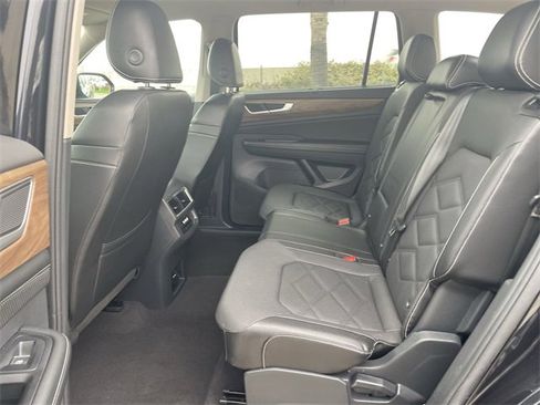 Used 2024 Volkswagen Atlas SE image 24
