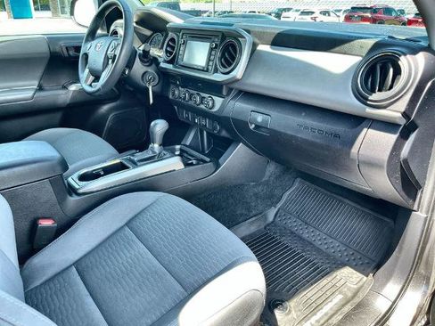 Used 2019 Toyota Tacoma SR5 AWD/4WD image 25